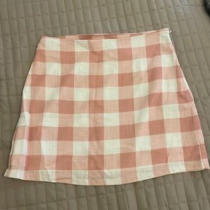 Checkered white and pink forever 21 skirt. Lined, size M.